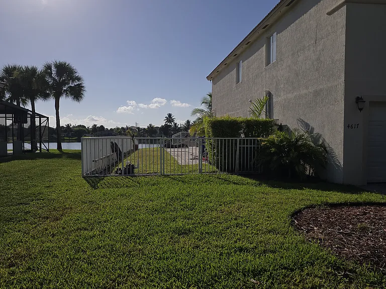 4617 SW 129th Ave — Photo 41