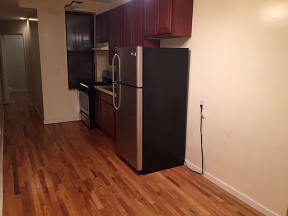 4th image of 289 Harman St APT 2R