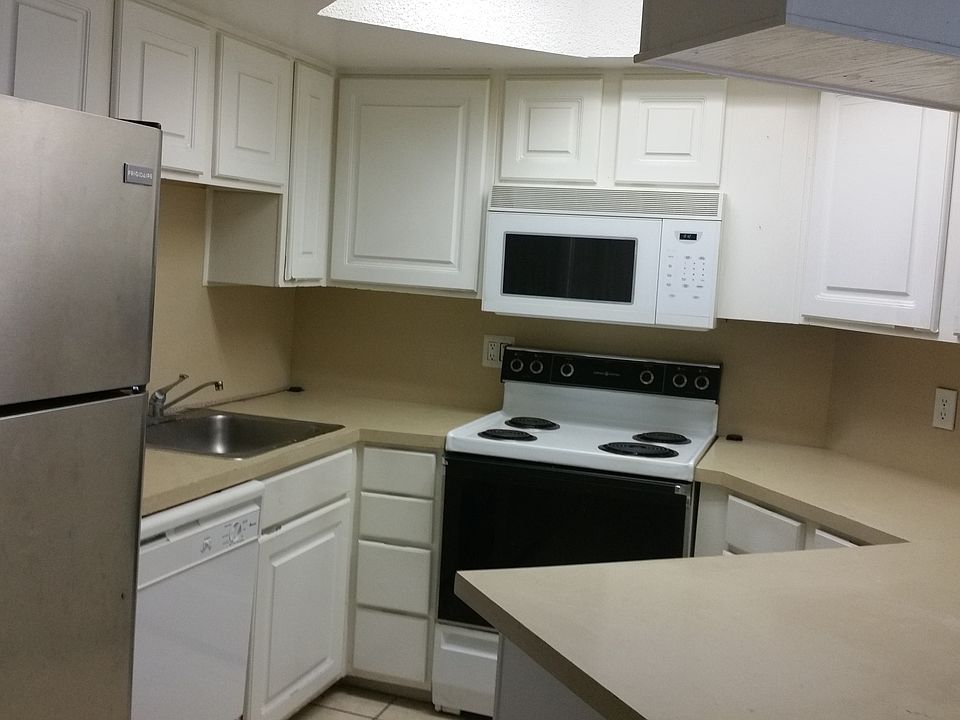 1st image of 8343 Lake Dr APT 206