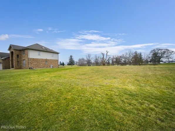 412 Fairway Dr, Beecher, IL 60401