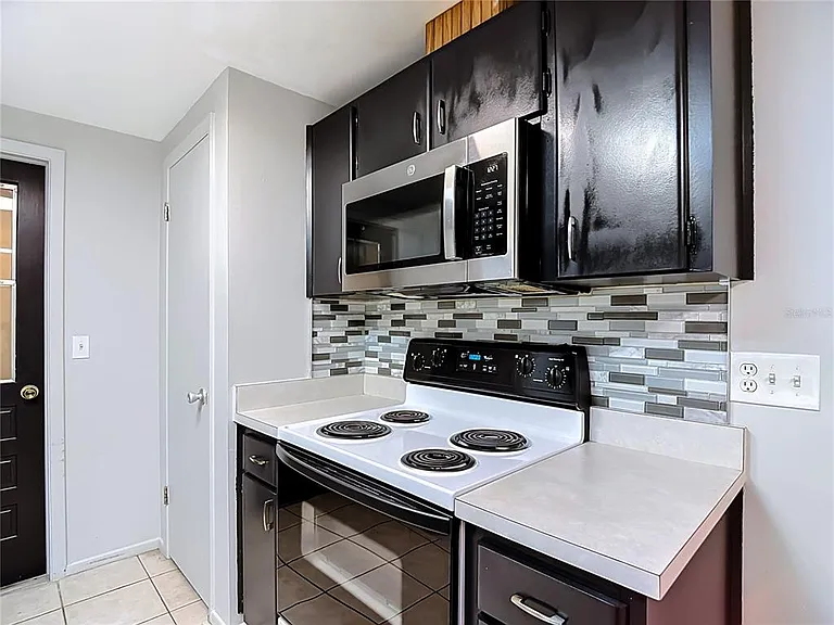 7916 Woodgrove Cir — Photo 11