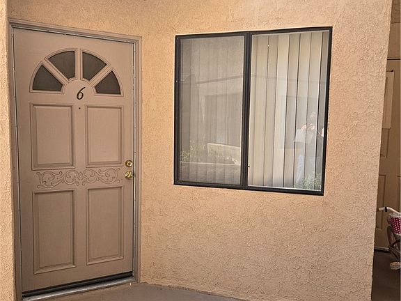 3rd image of 1010 E Maple St APT 6