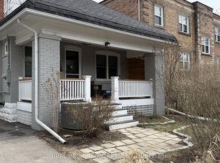 17 8th St #W06, Toronto, ON M8V 3C2
