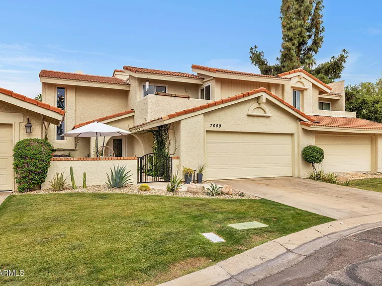 7609 N Lynn Oaks Dr — Photo 1