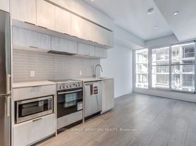 181 Dundas St E