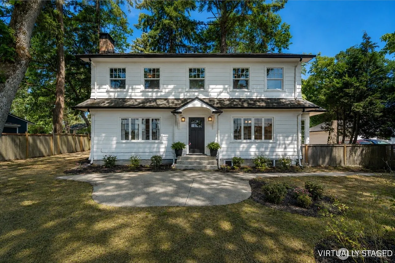 4 bed, 2.5 bath, 3504 sqft, $3,800 — Photo 1