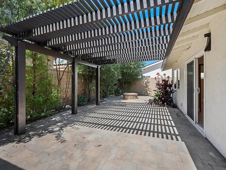 9433 Geranium Cir — Photo 18