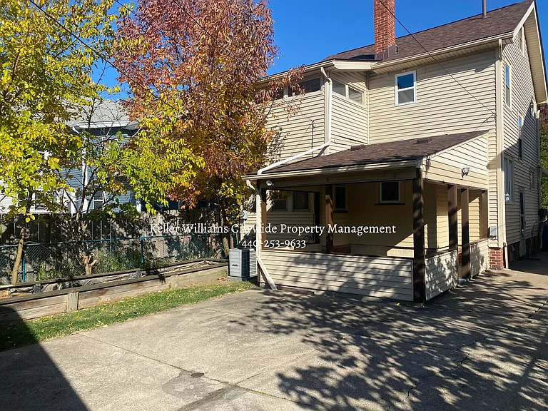 2182 Carabel Ave — Photo 3