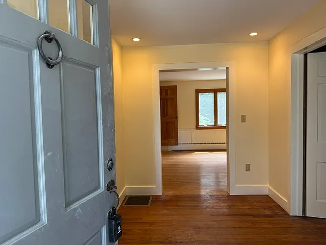 4 bed, 2743 sqft, $4,300 — Photo 4