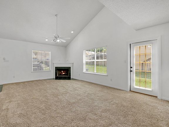4th image of 3491 Daylily Ln