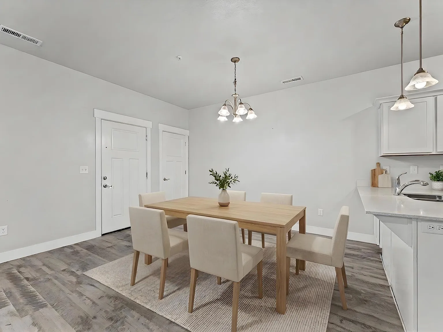 3 bed, 1272 sqft, $1,995 — Photo 2