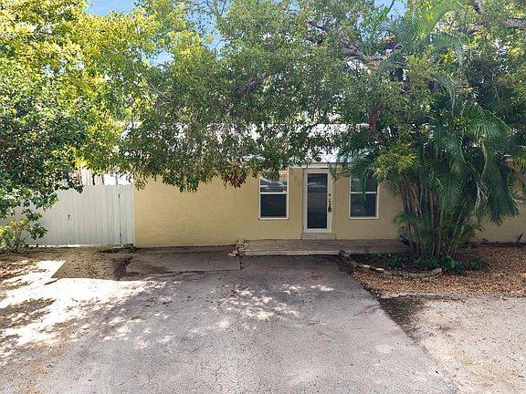 4th image of 980 Oleander Rd