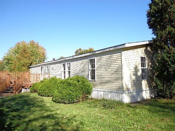 5th image of 7905 E Becker St NE