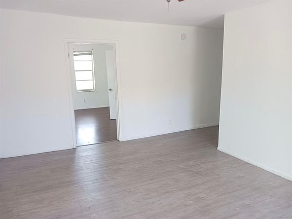 2nd image of 706 9th St #U
