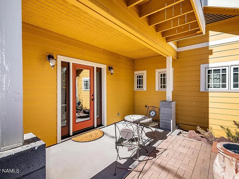 907 W Summit Ave — Photo 8