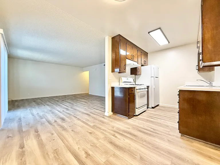 633 Stewart St #22 — Photo 3