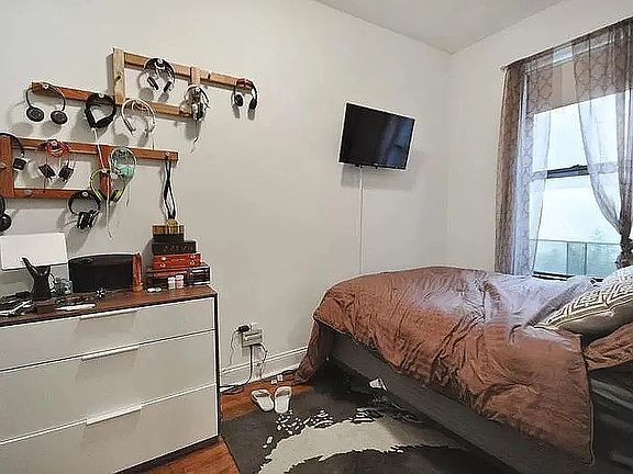 5th image of 1028 2nd Ave APT 2R