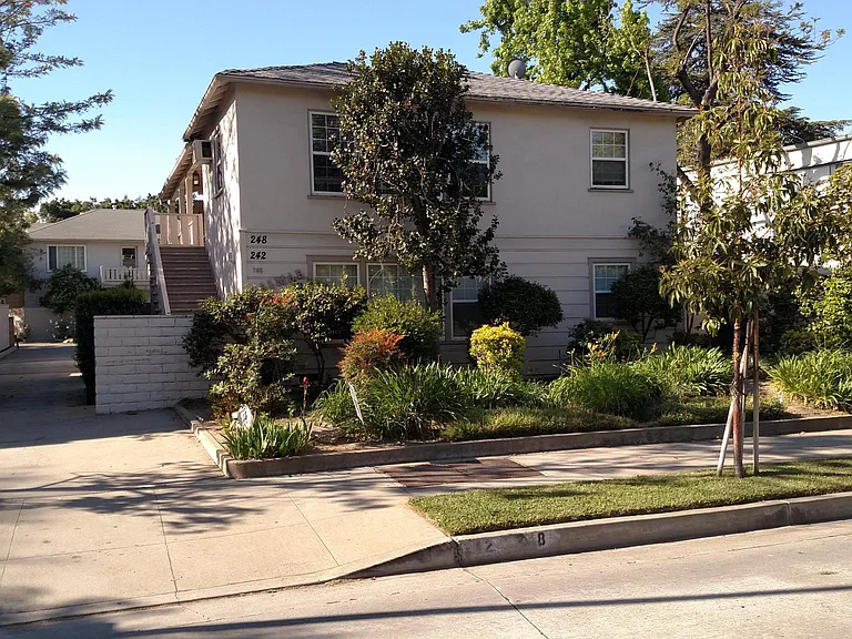 242 E California Blvd #D — Photo 1