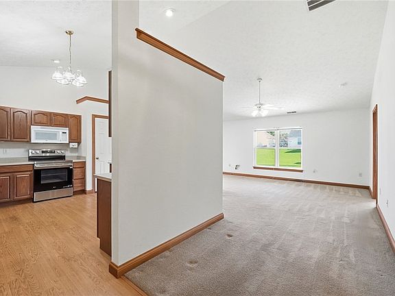 4th image of 499 Jodee Dr