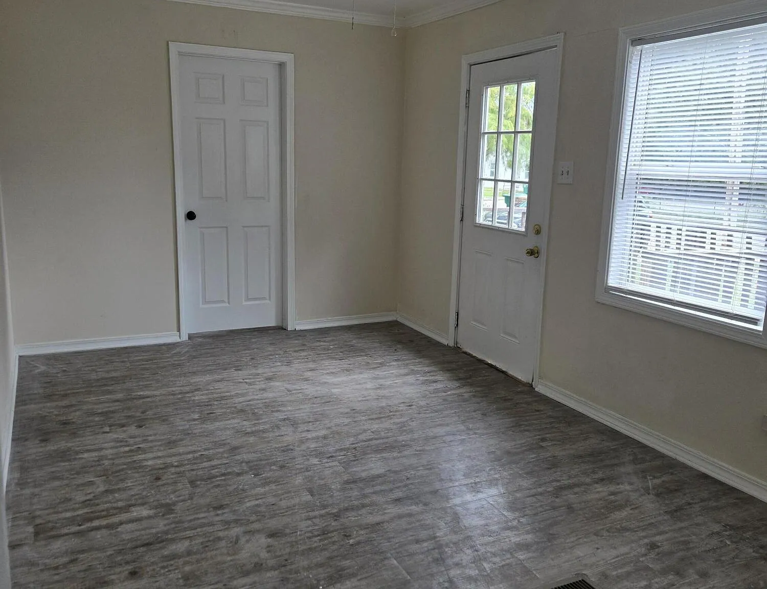 3 bed, 1.0 bath, 784 sqft, $1,000 — Photo 3