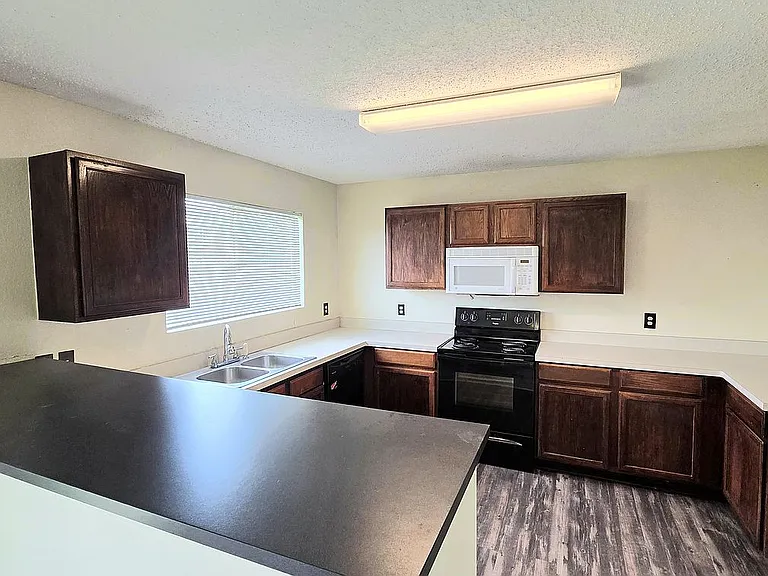 8103 Zephyr Ct — Photo 7