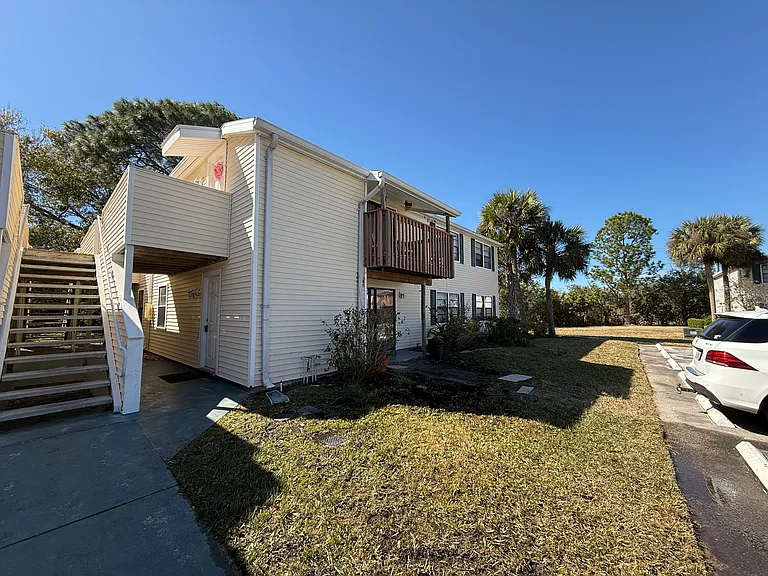 133 Sabal Ct #B — Photo 3