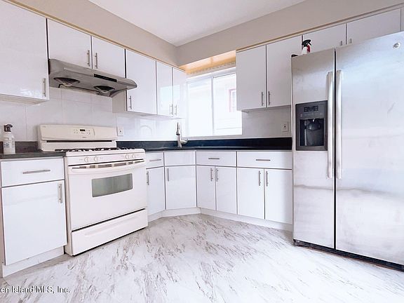 3rd image of 137 Hamden Ave