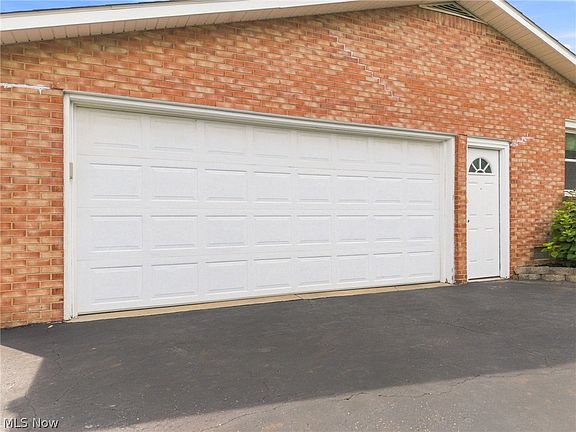 3rd image of 2215 Tamarack Cir NE