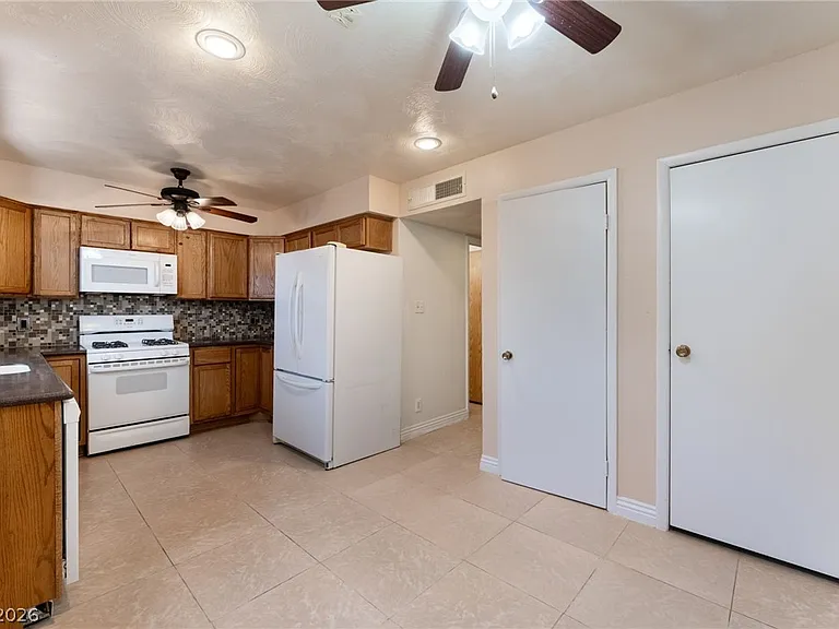 7084 Burcot Ave #J21 — Photo 10