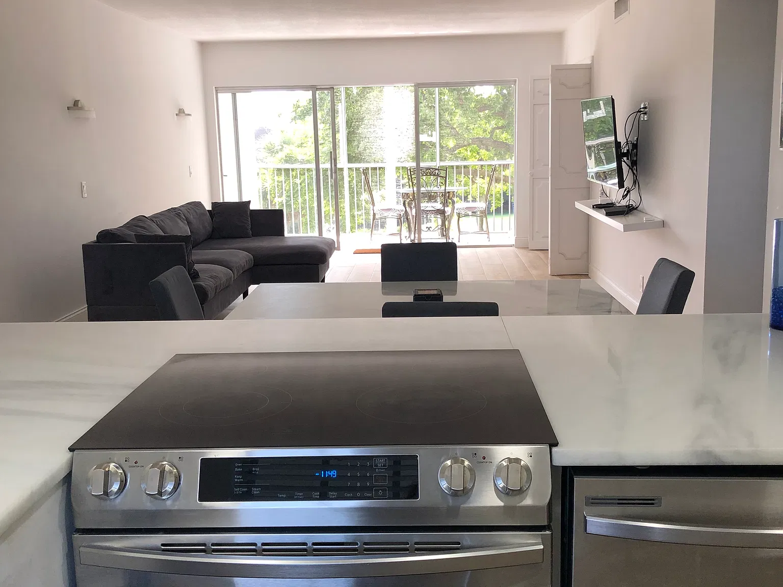 3050 N Palm Aire Dr — Photo 4