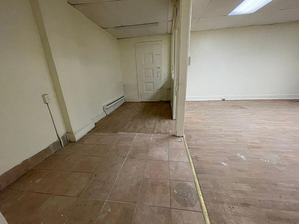 2nd image of 1303 Monroe St