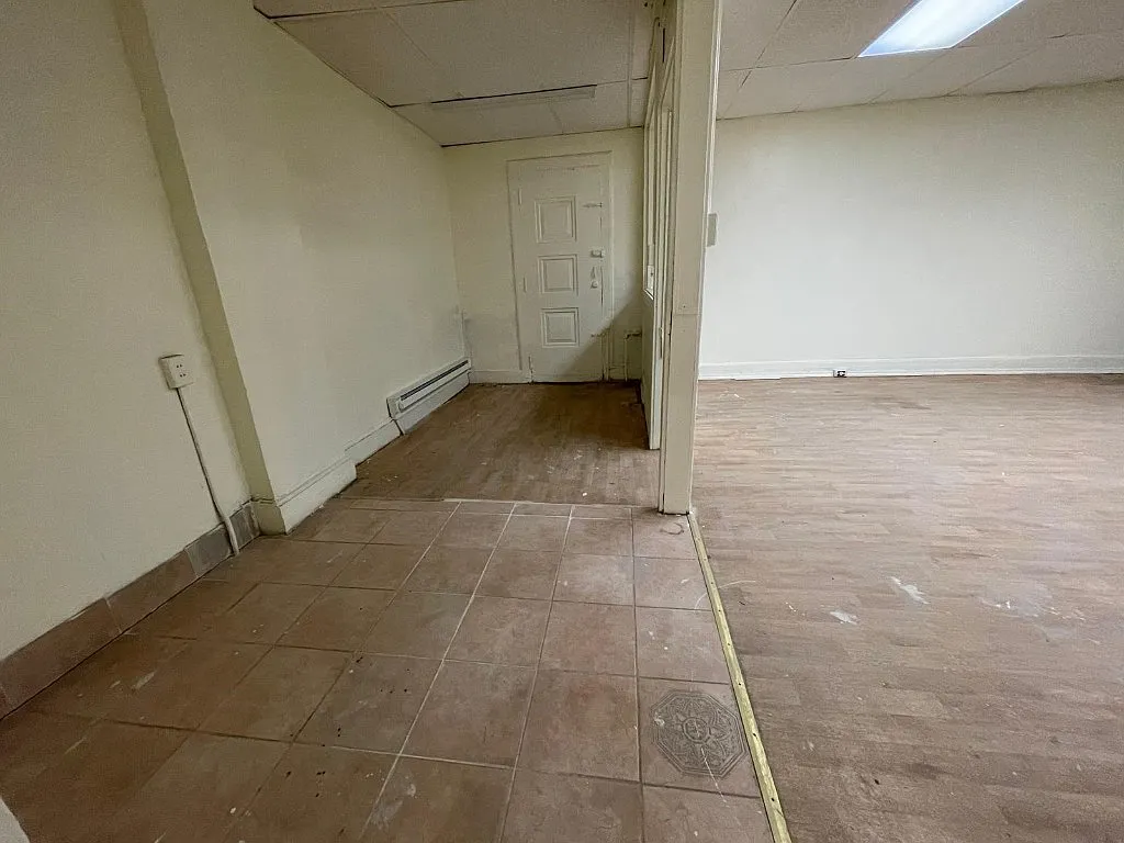 Building Photo - 1303 Monroe St