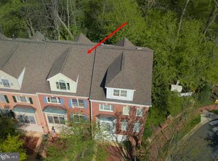 2203 N Oak Ct, Arlington, VA 22209