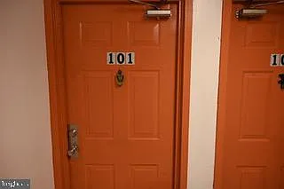 3 bed, 1.0 bath, 800 sqft, $2,500 — Photo 2