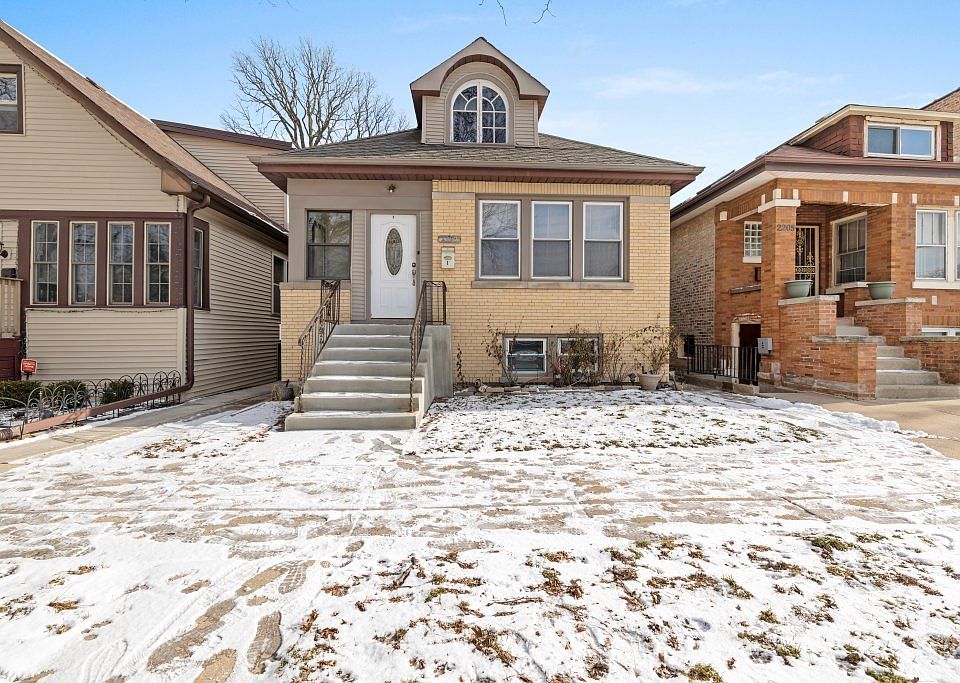 1st image of 2207 N Nagle Ave