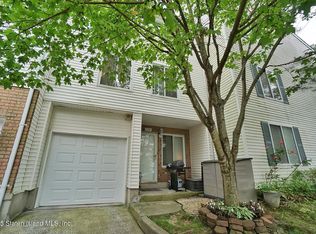 192 Jamie Ln, Staten Island, NY