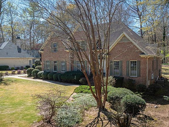 4th image of 305 Crystal Ct