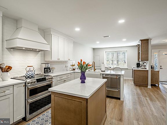 4th image of 405 Rustmont Dr #405