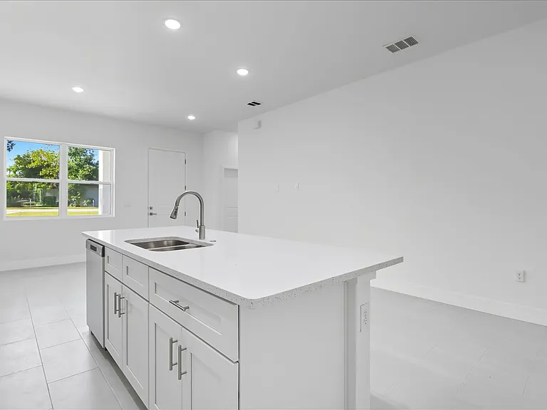 3999 SW Shorewood Dr — Photo 8