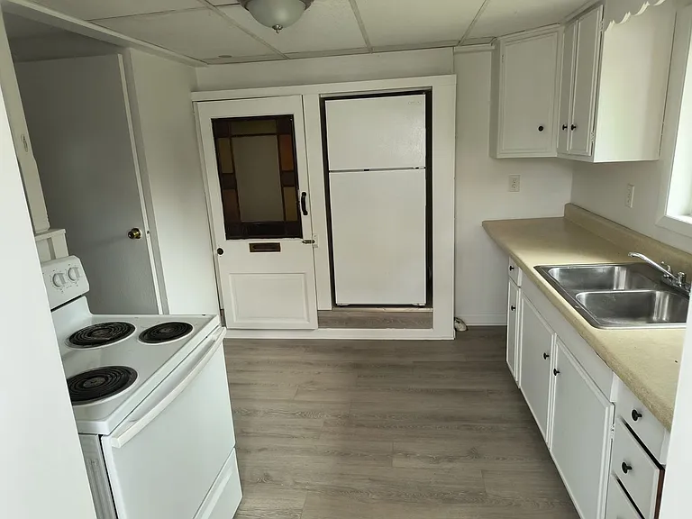 61 Main St #5 — Photo 3