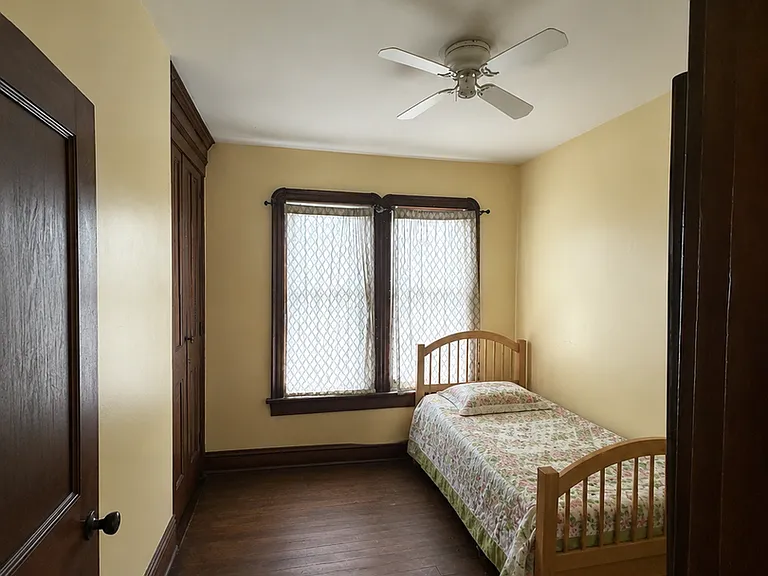 40 Adams St — Photo 3