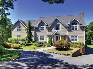 13 Deer Ridge Trl, Water Mill, NY 11976