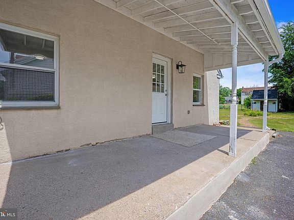 4th image of 335 Tanner Ave