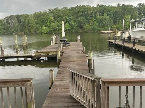 907 Lombardee Cir, Glen Burnie, MD 21060