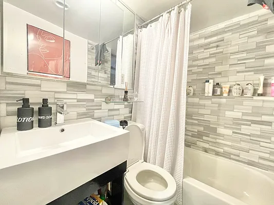 Rented by Century 21 Premier  | media 10