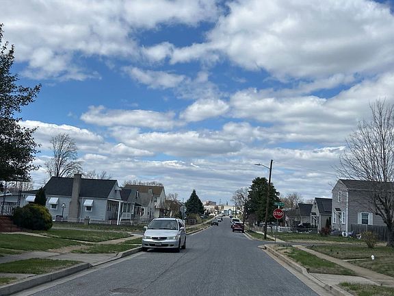 4th image of 1901 Walnut Ave