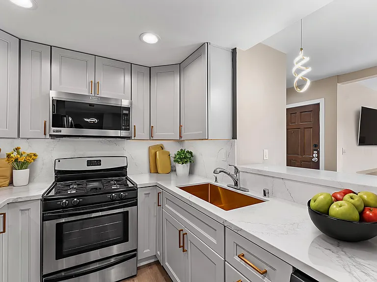 15511 Sherman Way #1 — Photo 3