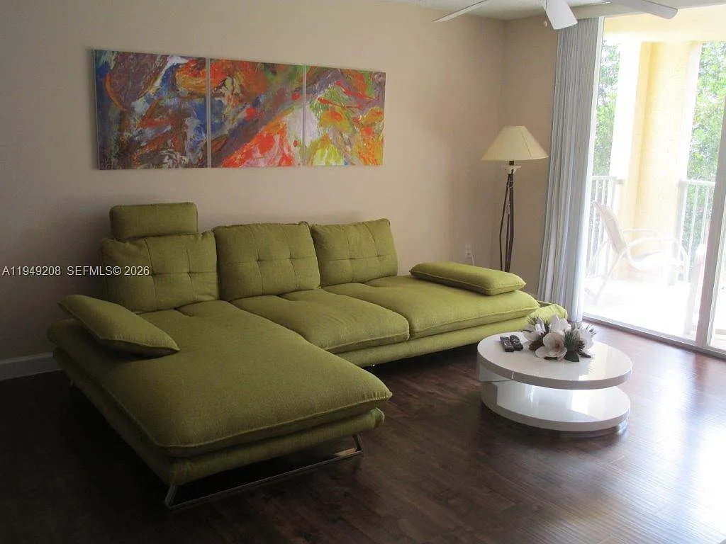 The Yacht Club At Aventur — Photo 3