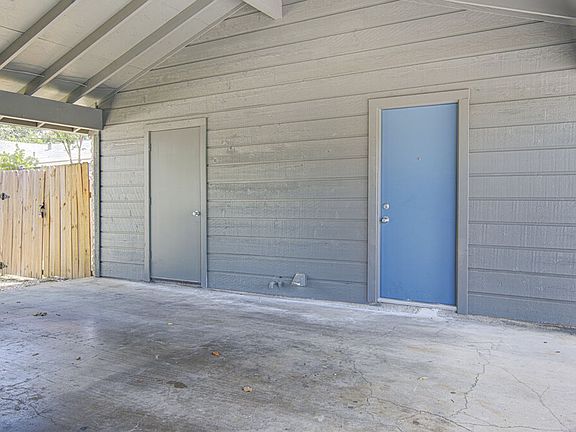3rd image of 5703 Gloucester Ln #A