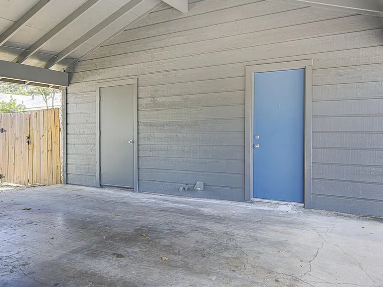 5703 Gloucester Ln — Photo 3